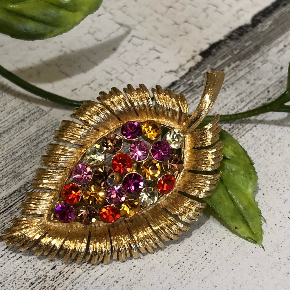 Vintage Brooch- LEAF